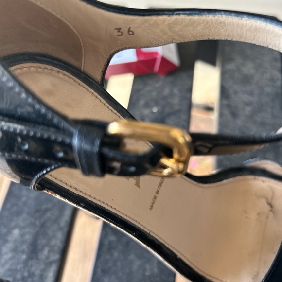 Prada heels - Picture 5 of 8